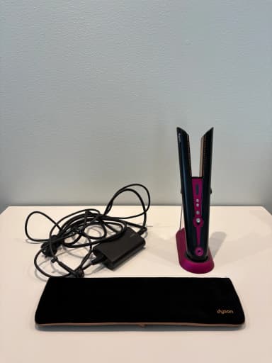 Alisador de pelo Dyson con pantalla OLED y uso inalámbrico