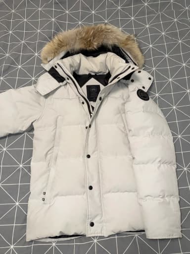 Weiße Canada Goose Wyndham Black Label Parka Größe M mit Pelzkragen
