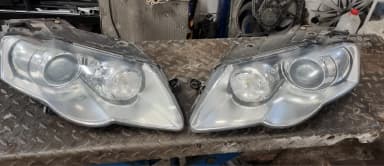 Xenon-Scheinwerfer-Set für Volkswagen Passat B6 mit Lampen und Vorschaltgeräten