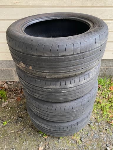Satz mit 4 Goodyear Sommerreifen 215/55R17