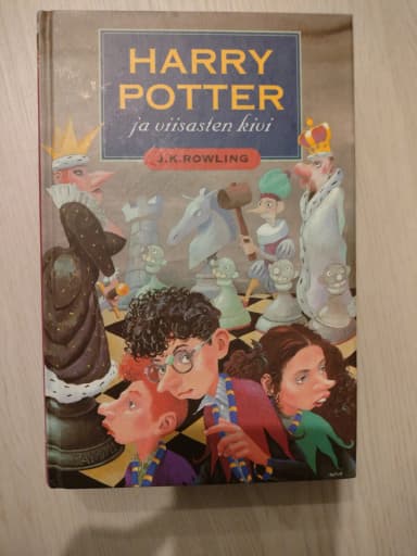 Harry Potter y la piedra filosofal edición en finlandés tapa dura