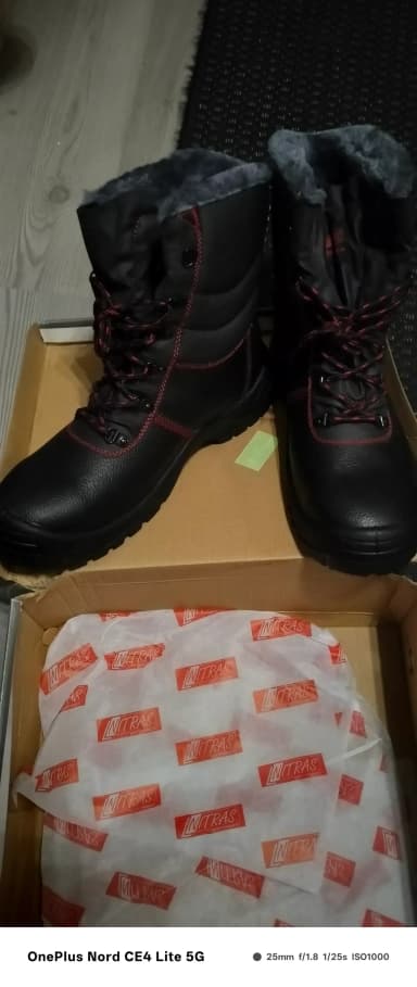 New NITRAS men's safety winter boots size 47 with steel toes