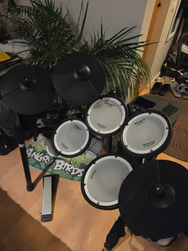 Roland TD-07 dmk E-Drum-Set mit Modulen und Basspedal