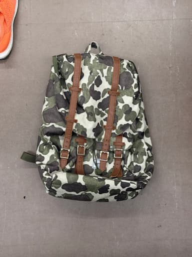 Mochila Herschel Little America camuflaje verde con correas marrones