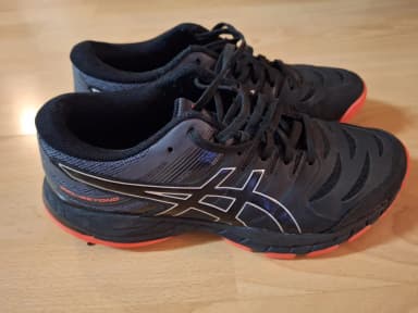 Asics Gel-Beyond Hallenschuhe Größe 40,5