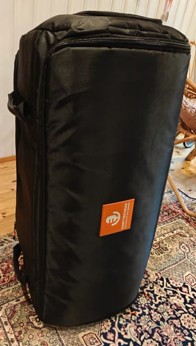 JBL 710 Partybox Lautsprecher mit kabellosen Mikrofonen und Schutzhülle
