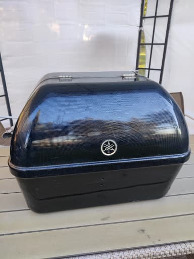 Caja trasera Yamaha para moto de nieve con interior espacioso