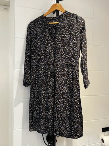 Selected Femme svart viskosekjole med blomsterprint størrelse 38