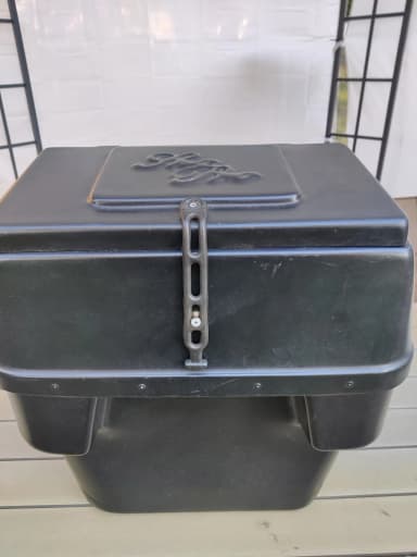 Caja de carga SnoPro para moto de nieve con cierre