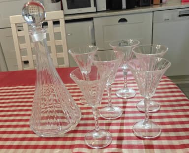 Juego de seis copas con jarra a juego con tapa