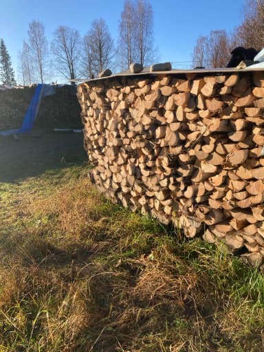 Kuivaa koivuklapia myynnissä Tervolassa ja Suolijoella