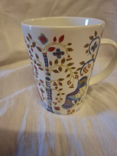 Iittala Taika mugg med färgglad design och stort handtag