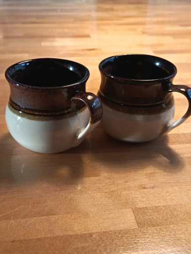 Two Kermansavi Heinä coffee mugs with slight use