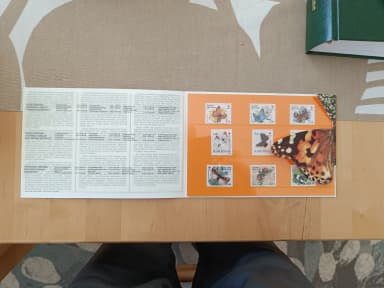 Suomalainen postimerkkialbumi perhosaiheilla