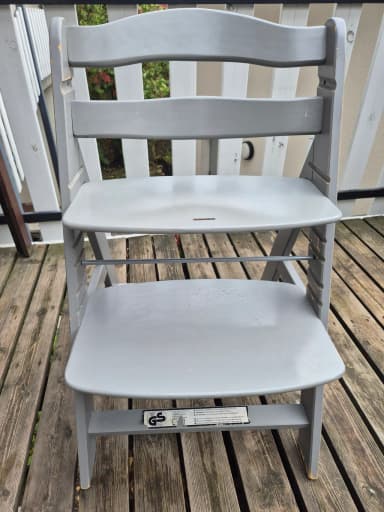 Silla gris Hauck con leves signos de uso