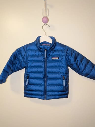 Blå Patagonia dunjakke til baby 9-12 måneder