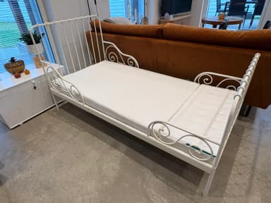 IKEA Minnen utdragbar barnsäng i vitt metall