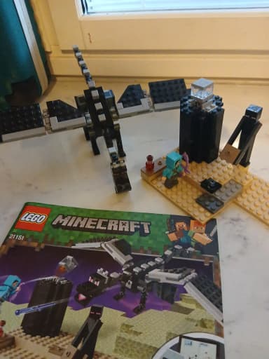Set LEGO Minecraft dragón con figuras y accesorios de construcción