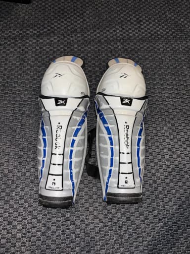 Espinilleras de hockey Reebok 4K talla 13 pulgadas