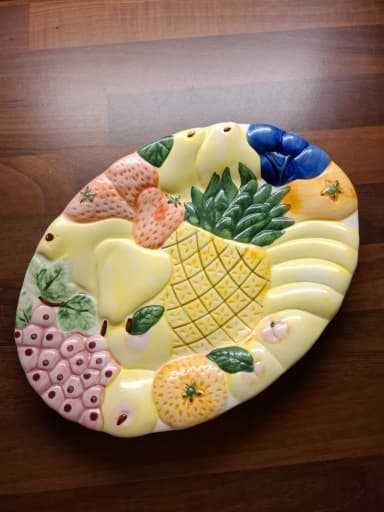 plato de pared vintage de cerámica con diseño en relieve