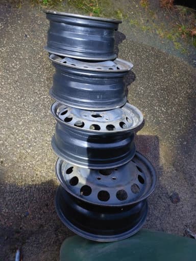 Set of 16-inch original VW alloy wheels from 2009 golf