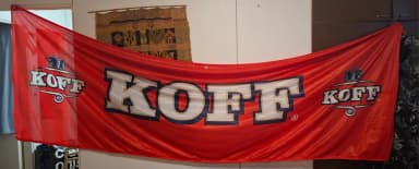 Koff-bannerilippu 3x1,05 m kiinnityssormilla hyvässä kunnossa