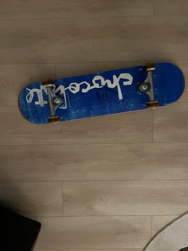 Patineta azul personalizada con poco uso