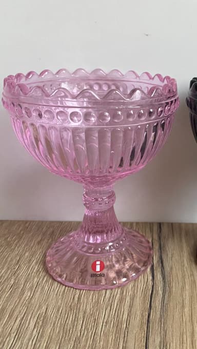 Pequeño cuenco Mariskooli rosa de 12 cm en buen estado