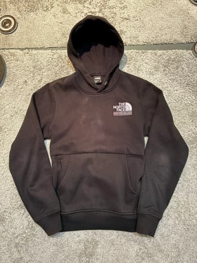 Sudadera negra The North Face en talla XS