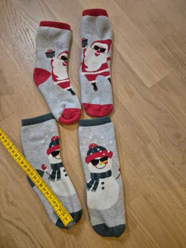 To par tykke barnesokker med julemotiv i bomull