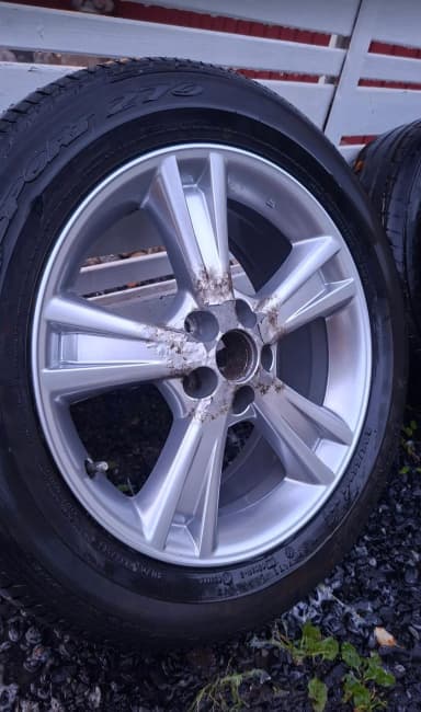 Lexus RX400h 18 inch wheel rim in used condition