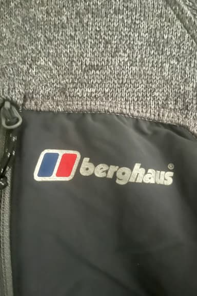 Grå Berghaus fleecejakke til herre i XL med halv glidelås og brystlomme