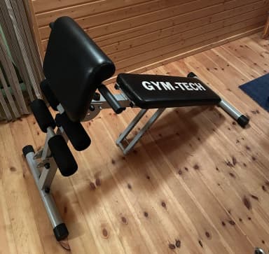 Banco ajustable Gym-Tech para ejercicios de espalda y abdomen