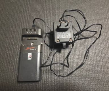 Ericsson HotLine Multi 4221 Ladegerät und Netzteil