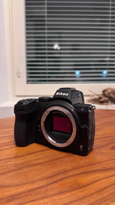 Nikon Z5 spiegellose Vollformatkamera mit optionalen Objektiven