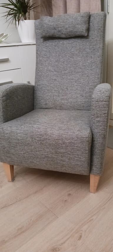 Sillón gris en buen estado, poco usado