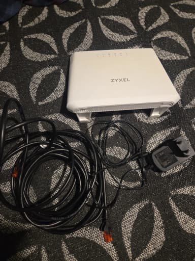 Zyxel VMG3925-B10B WLAN-Router mit mehreren LAN-Ports und USB