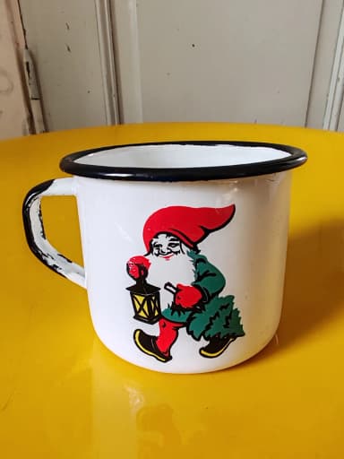 Vintagetyylinen puolalainen emalimuki hyvässä kunnossa