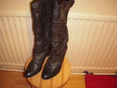 Neue lange Stiefel Größe 40 mit 6 cm Schafthöhe