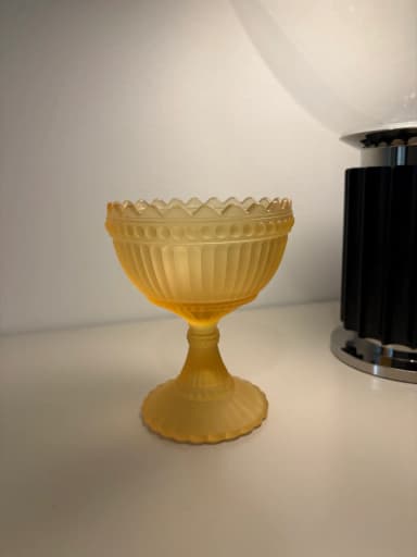 Rare matte yellow Mariskooli bowl in excellent condition
