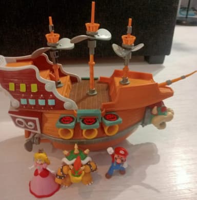Super Mario Bowser's ship toy with figures included