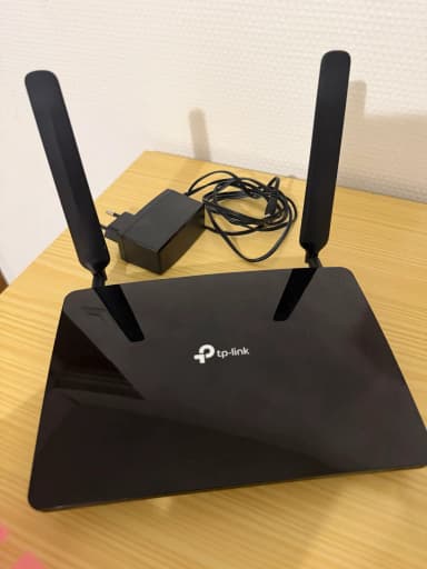 TP-Link MR200 Modem-Router mit SIM-Kartenunterstützung und zwei Antennen