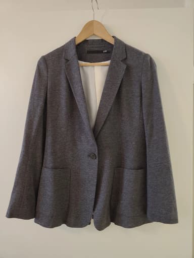 Lightweight Uniqlo jacket in cotton-viscose blend