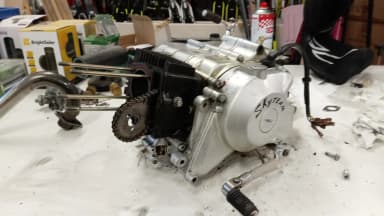 Monkey type 125cc Lifan engine with damaged exhaust valve