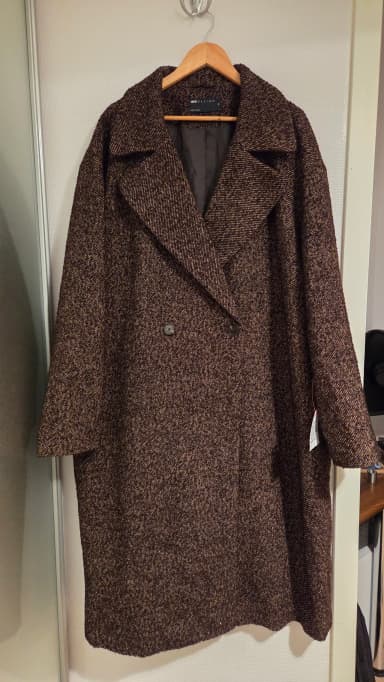 Abrigo largo marrón de tweed de ASOS en talla 2XL