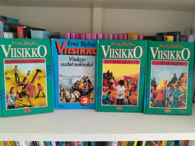 Viisikko-kirjat ja Neljän tytön farkkukesä nuortenkirjat