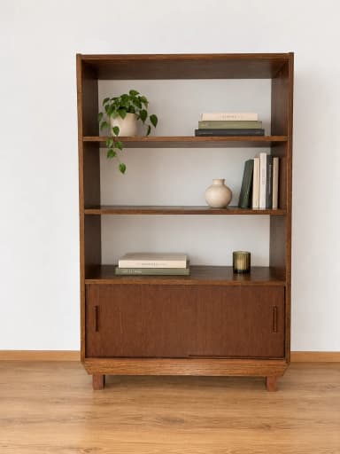 Estantería vintage de madera marrón con armario de puertas correderas