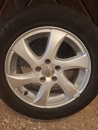 Llanta Volvo OEM Geminus 16 pulgadas en excelente estado