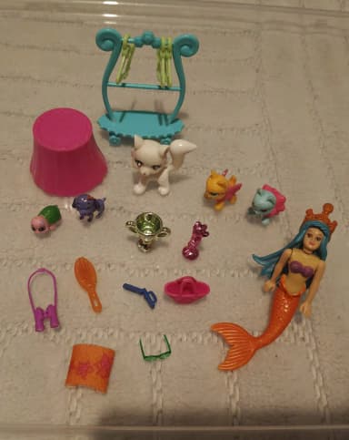 Polly Pocket animals and accessories for dollhouse play