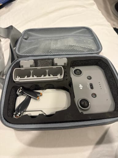 DJI Mini 2 SE Drohne in Grau mit Zubehör